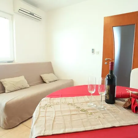 Di-ana Apartment Pakostane