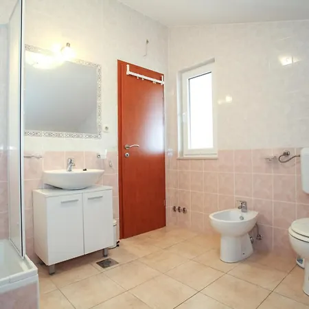 Di-ana Apartment