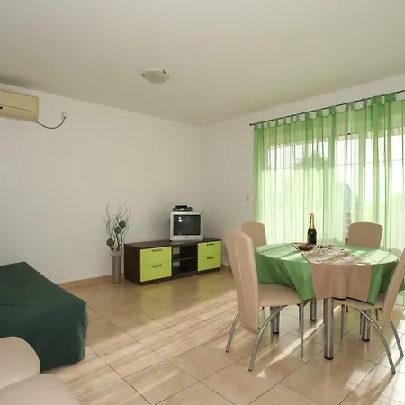 Di-ana Apartment