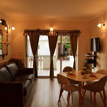 Di-ana Apartment Pakostane